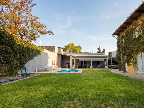 VENTA– Casa de 5 dormitorios con galería, pileta y quincho completo en Cañada de Gómez, Santa Fe.