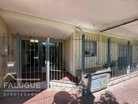 Departamento monoambiente con patio