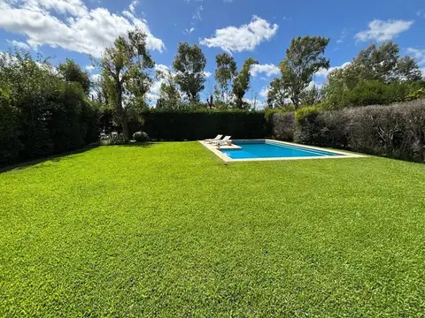 Casa En Venta En Campo Grande Pilar Con Pileta