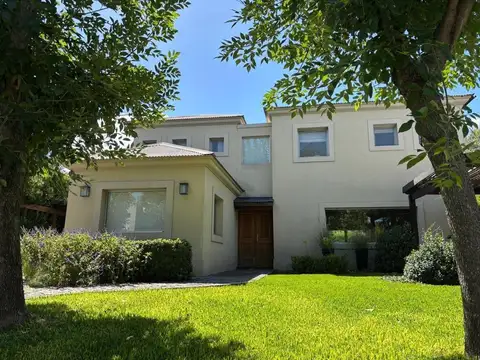 Casa En Venta En Campo Grande Pilar Con Pileta