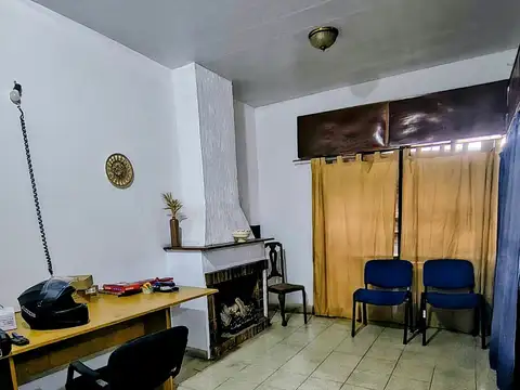 Casa 6 ambientes con 2 baños
