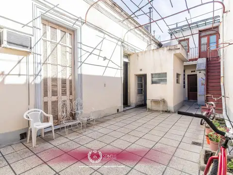 Venta casa 7 ambientes 213M² sobre terreno de 184M² en Boedo en estado a reciclar oportunidad única