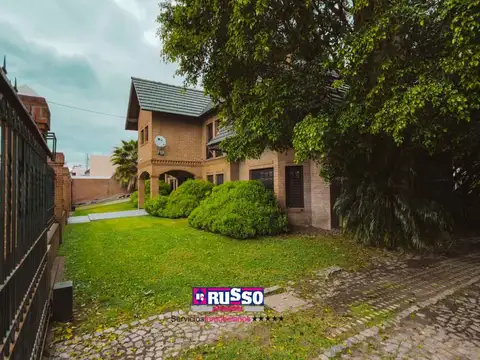 Casa 6 ambientes con 4 baños