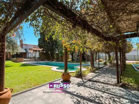 Venta de casa 6 ambientes en Villa Madero