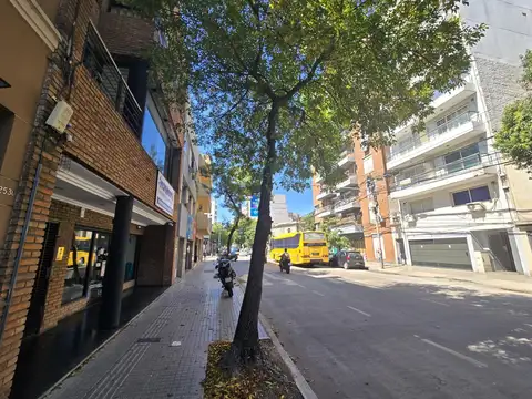 Oficina en Alquiler en Nuestra Señora De Lourdes, $ 1.600.000