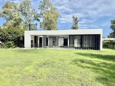 Casa en Venta con 2 cocheras