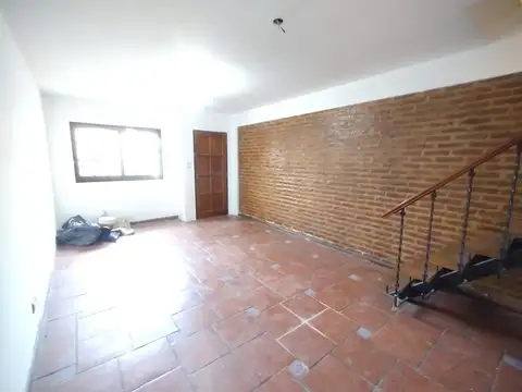 Duplex 3 amb. con cochera descubierta y patio en San Andrés