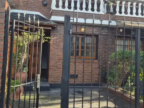 Duplex 3 amb. con cochera descubierta y patio en San Andrés