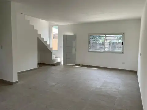 Casa 4 ambientes con 1 baño