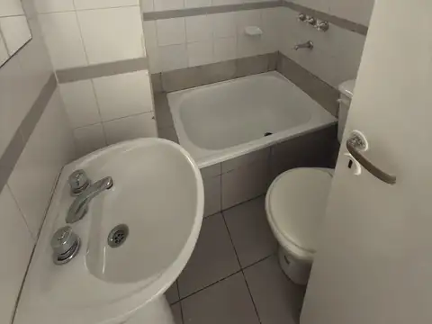 San Luis 3100, Piso 2