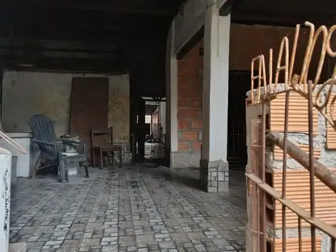 Casa en Venta con 4 cocheras