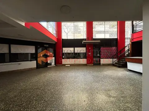 Local en VENTA y ALQUILER - Junín esquina Viamonte, zona Facultad de Medicina