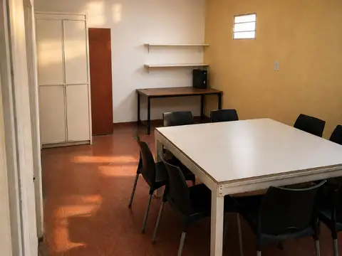 Av. Curupaití esq. Curupaití 100