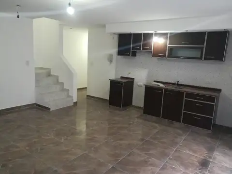 Depto Tipo Casa 3 ambientes con 1 baño