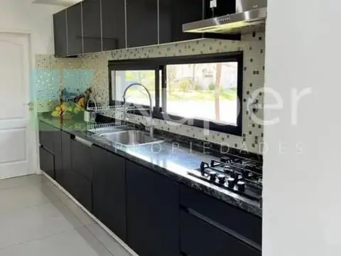 Casa en Venta con 3 cocheras