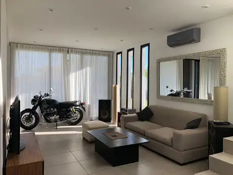 Casa en Alquiler Temporal con 2 cocheras