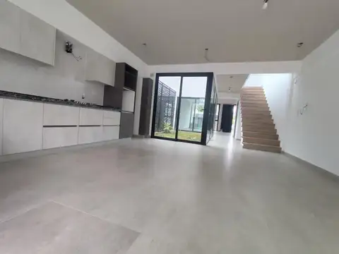 Depto Tipo Casa 4 ambientes con 3 baños