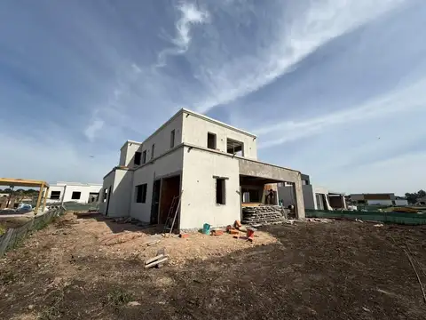 Casa estilo moderno en sector Pradera de Casonas del Haras
