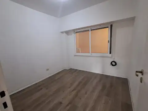 DEPARTAMENTO DE 3 AMBIENTES CON BALCON Y PATIO