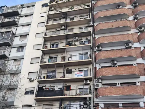 DEPARTAMENTO DE 3 AMBIENTES CON BALCON Y PATIO