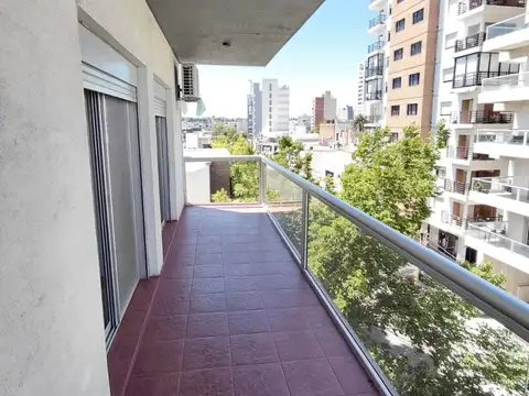 Semipiso de 3 dormitorios con cochera en Venta - Rodriguez 430