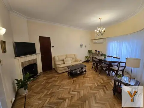 Casa en venta - 3 Dormitorios 4 Baños - Vicente López