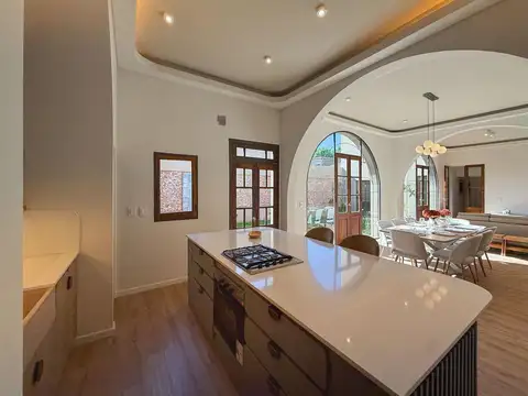 Casa 4 ambientes con 3 baños