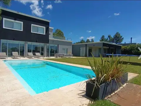 ALQUILER CASA 6 DORMITORIO  COSTA ESMERALDA PINAMAR PILETA JARDIN VISTA A LAGUNA 16 PERSONAS 1200x d