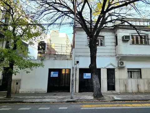 ALEM 1500 - CASA 3 DORMITORIOS AL FRENTE CON COCHERA Y TERRAZA