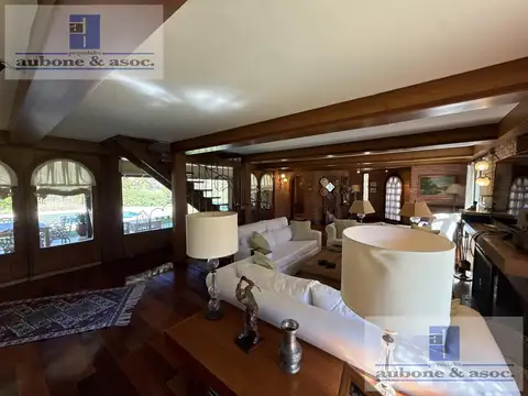 Casa 7 ambientes con 5 baños