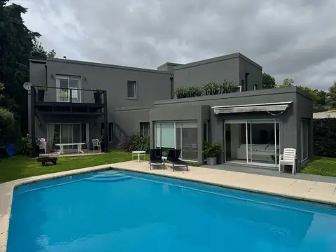 Casa 5 ambientes con 3 baños