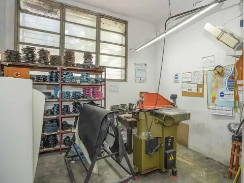 Galpon en Venta en Parque Avellaneda, USD 350.000