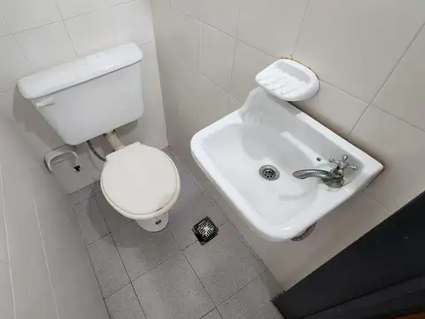 Departamento de Un Dormitorio tipo Duplex con Toliette y Balcón al frente