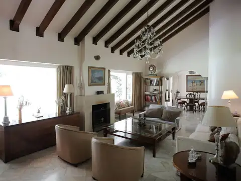 Casa en venta con vista al golf con espectacular lote-Teresa Urdapilleta Propiedades -