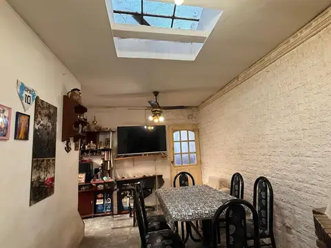 PH en Mataderos a reciclar en barrio naon de 4 ambientes con patio y terraza