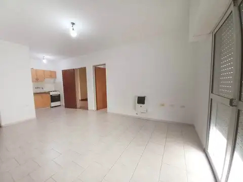 Departamento con patio en alquiler en Luis Agote