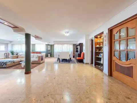 Departamento 8 ambientes con 3 baños