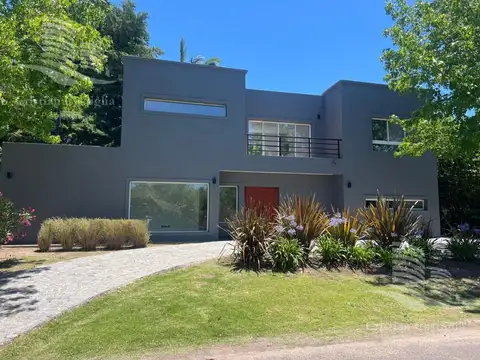 Venta - Casa 4 Ambientes, Balcón, Jardín, Pileta - Boat Center, Tigre