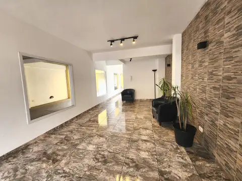 DEPARTAMENTO DE DOS AMB.  2 COCHERAS /BALCON AL CONTRAFRENTE