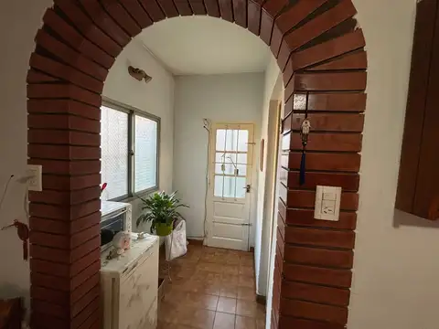 CASA 3 AMBIENTE CON JARDIN EN VENTA EN AVELLANEDA