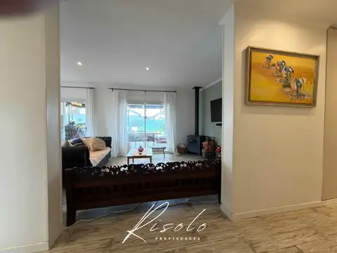 Casa 4 ambientes con 2 baños