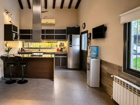 Casa en Venta con 2 cocheras