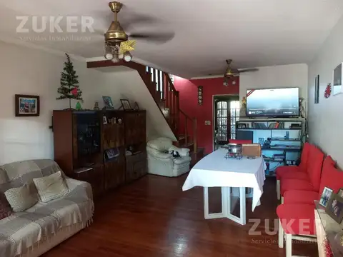 Venta de Casa amplia y funcional en Floresta – 3 plantas con patio, parrilla y Cochera!