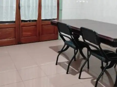 CASA CON LOCAL SOBRE AVENIDA