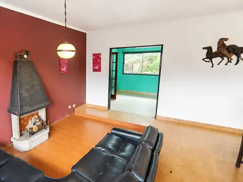 Casa 4 ambientes con 2 baños