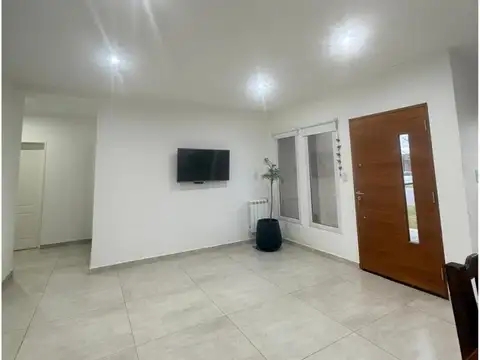 Casa 4 ambientes con 3 baños