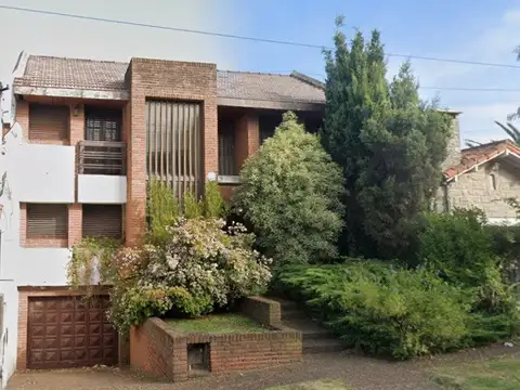 MAR DEL PLATA- PUNTA MOGOTES CENTRO- CASA DE 5 AMBIENTES- DETALLES DE GRAN CATEGORIA- LOTE 10 x 45