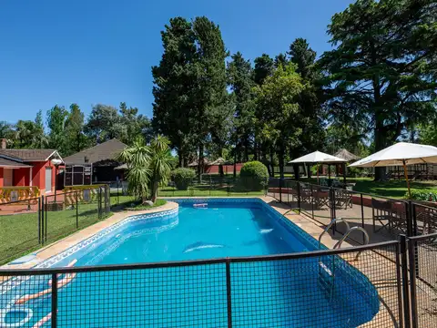 Oportunidad única en Don Torcuato - Lote de 3.816 m² con viviendas y salón habilitado