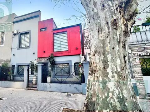 Casa VENTA 4 AMBIENTES  CON PATIO VILLA DEL PARQUE