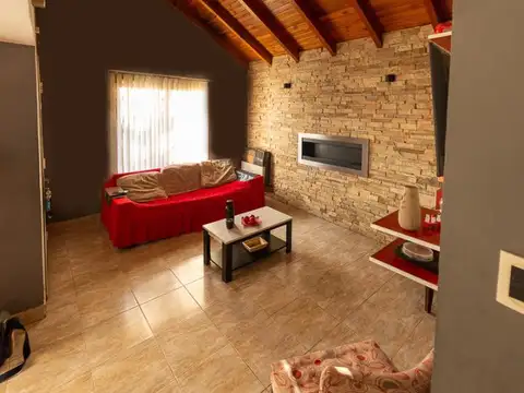Casa en Venta con 2 cocheras